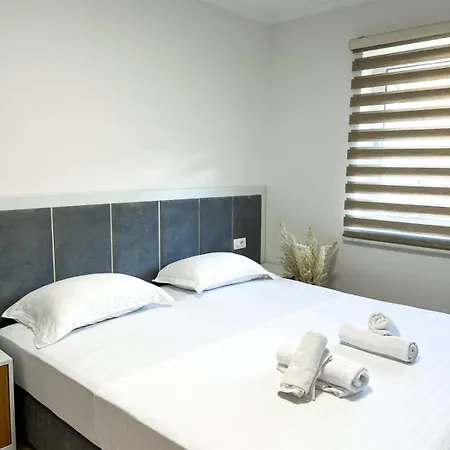 Apartment Komuna Parisit New *