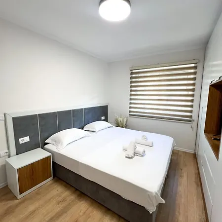 Apartment Komuna Parisit New Tirana
