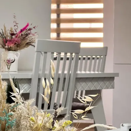 Komuna Parisit New * 地拉那