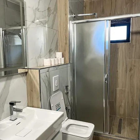 Apartment Komuna Parisit New