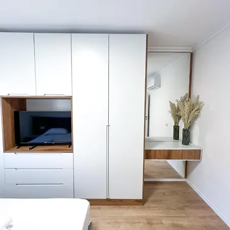 Komuna Parisit New Apartment Tirana
