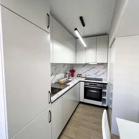 Apartment Komuna Parisit New *