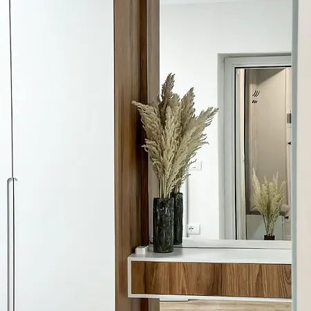 Komuna Parisit New Apartment Tirana