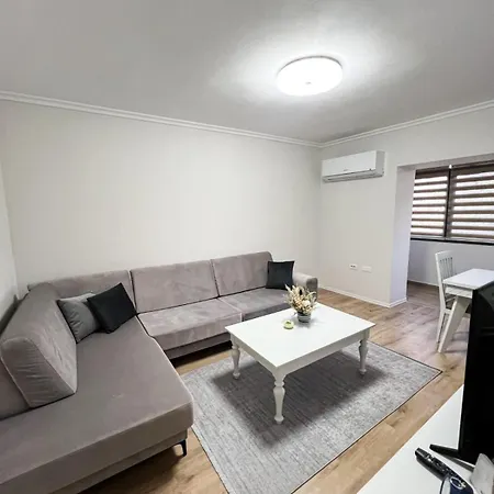 Apartment Komuna Parisit New Tirana