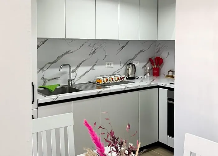 Apartment Komuna Parisit New