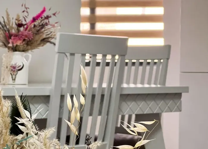 Komuna Parisit New * Tirana